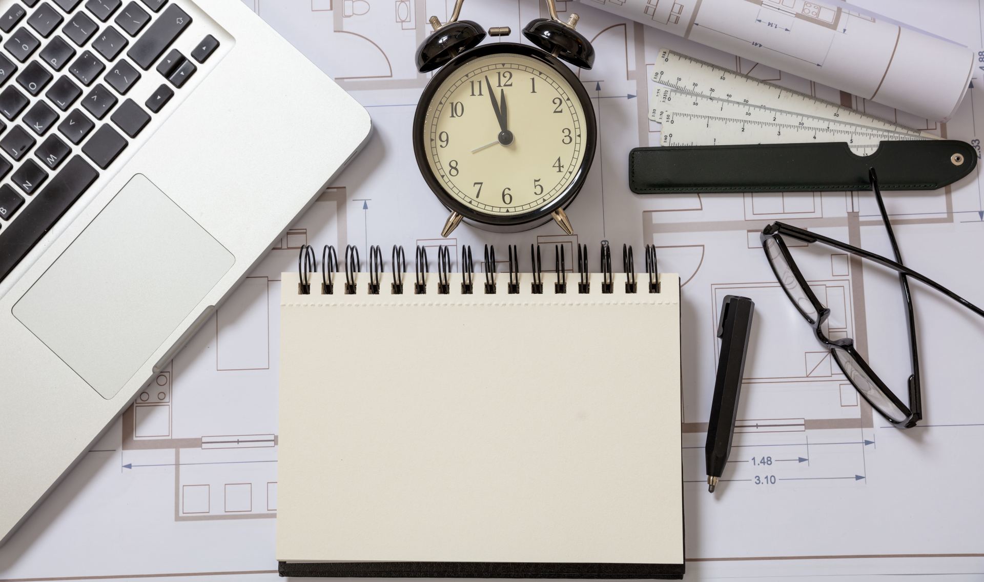 עומדים בזמנים: מניעת עיכובים בתהליך הבנייה